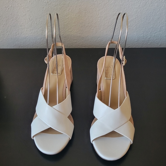 New In Original Box Naturalizer white and nude sandals Size 7 - Picture 3 of 9